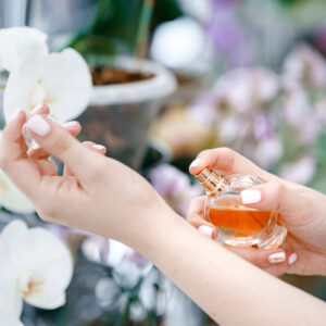 Été 2024 : quelles sont les fragrances de parfum féminin à prioriser ?